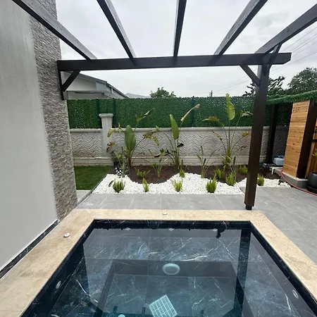 Alina ヴィラ フェティエ