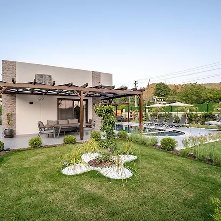 Alina ヴィラ フェティエ